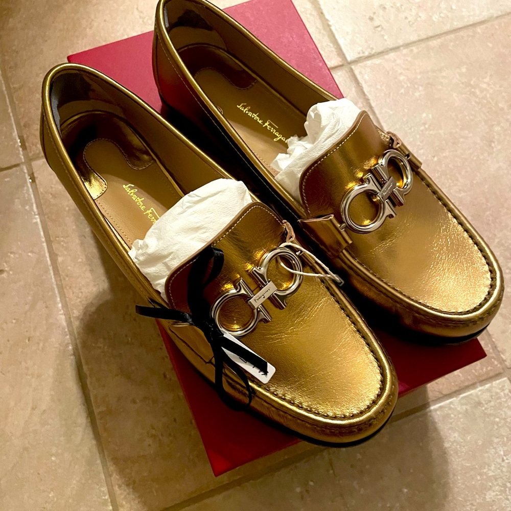 NIB SALVATORE FERRAGAMO BRONZE GOLD ROLO LOAFERS WITH SILVER LOGO SZ 9.5 US